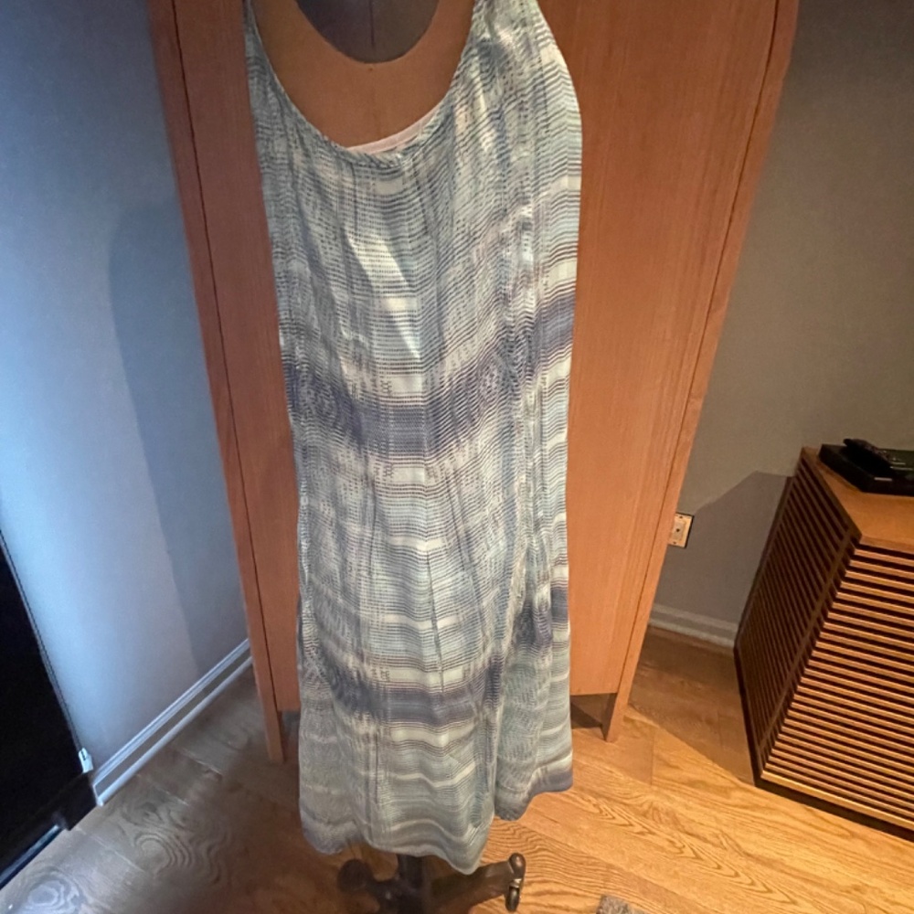 Club Monaco - Picture 3 of 4